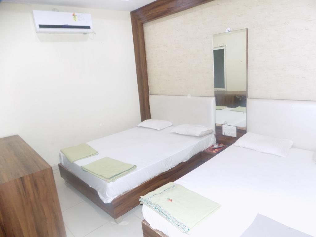 Hotel Tathastu Ujjain Eksteriør billede